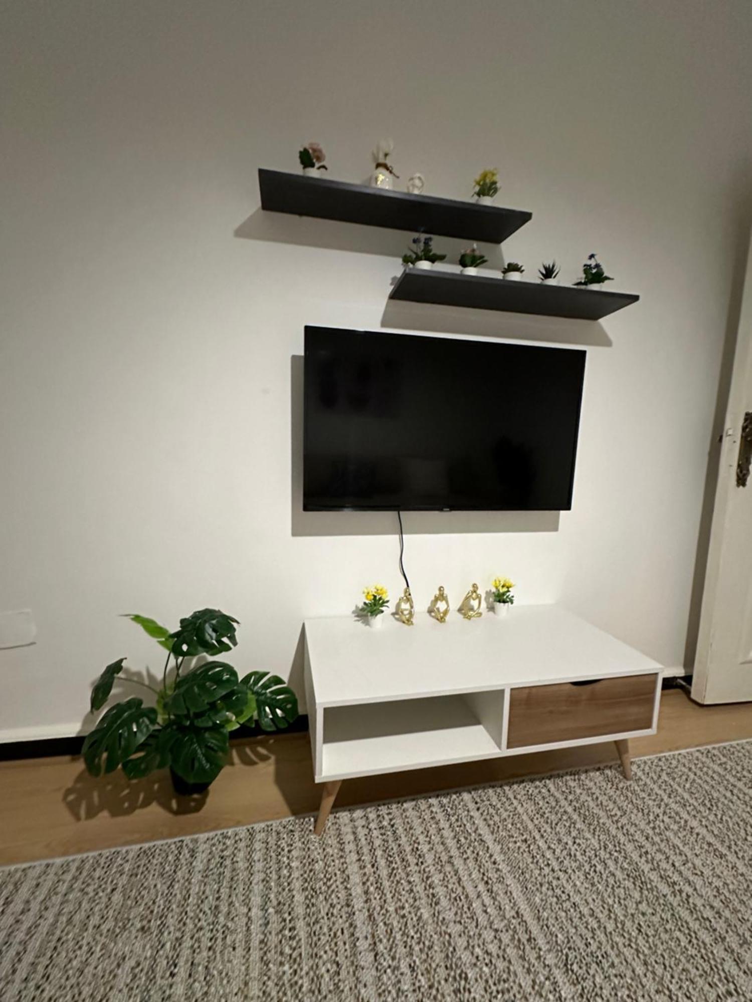 Renovated Spacious 3 Mins To Al-rehab Apartment Cairo